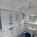 Tatil Evi Alli Rotti