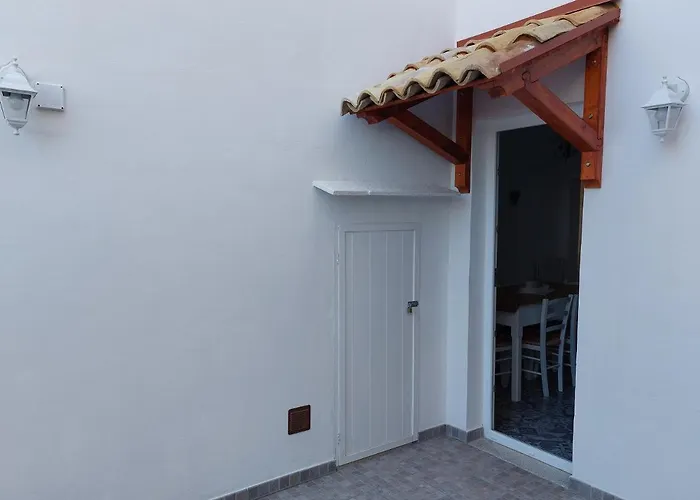 Tatil Evi Alli Rotti Matino